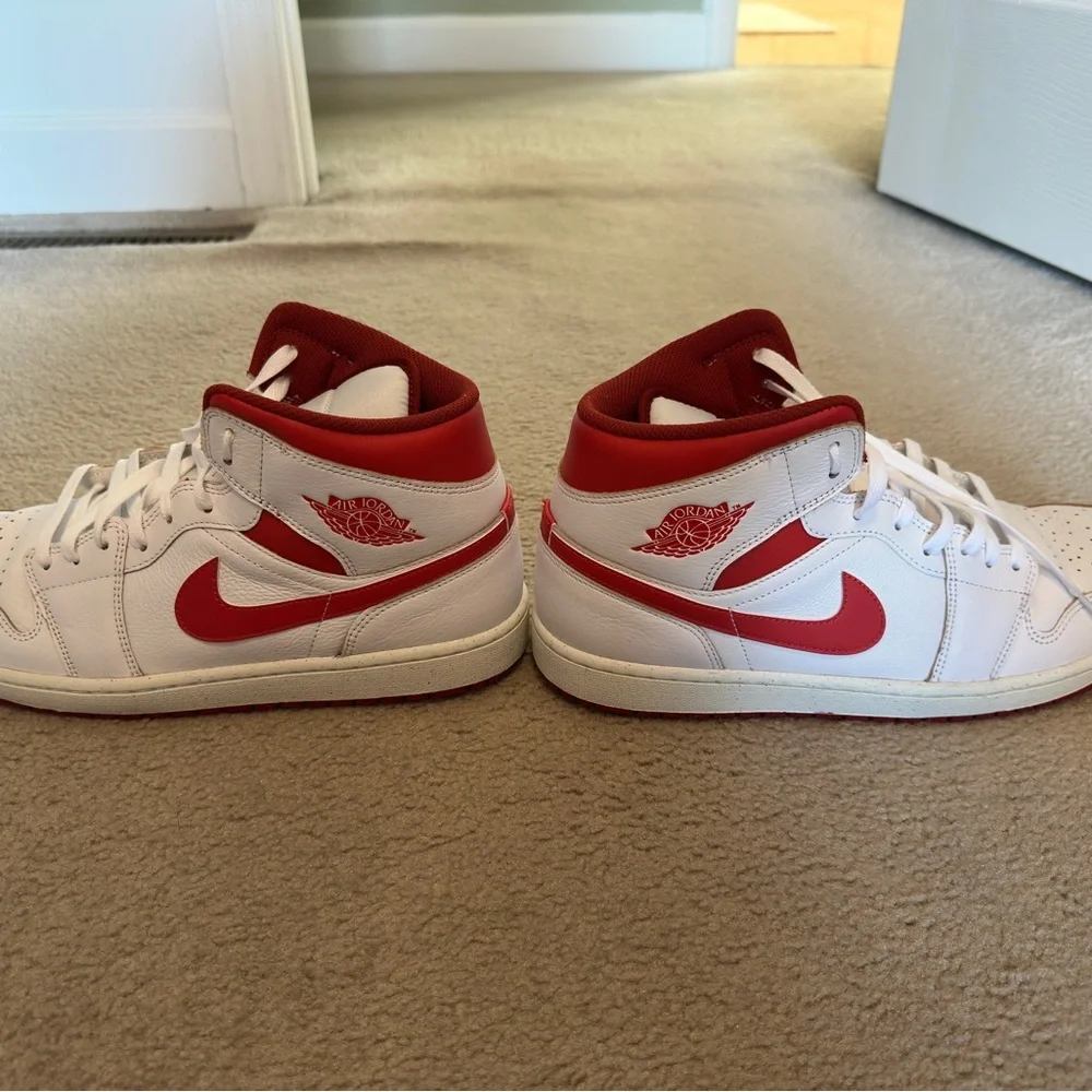 Air Jordan 1 Mid SE Dune Red